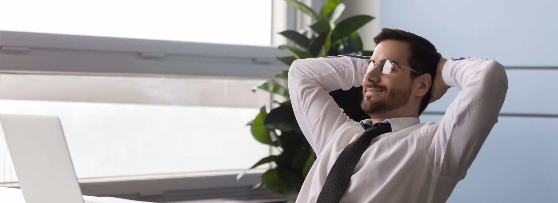 worry-free-man-behind-computer